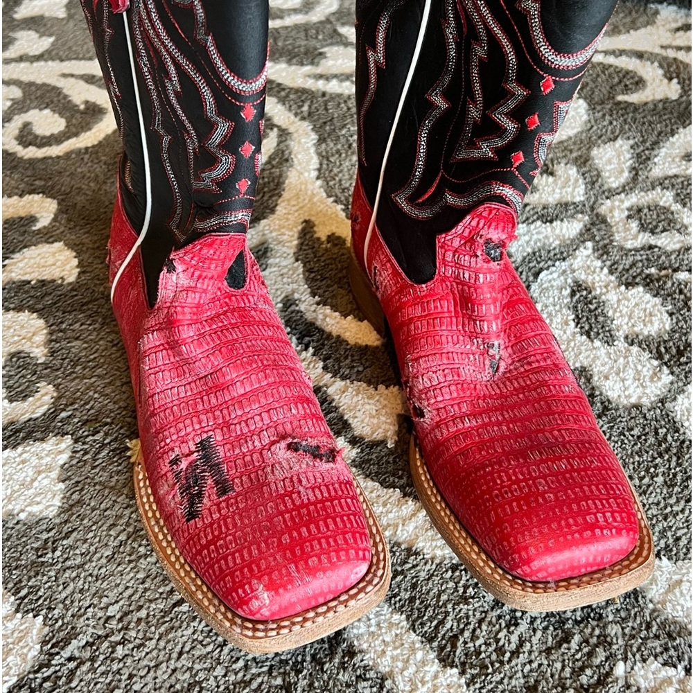 Women’s western boots. 7 1/2. Very unique high end